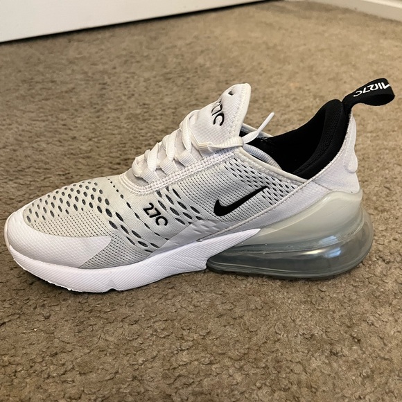 Nike 270's size women's 8 color white and black - Picture 5 of 7